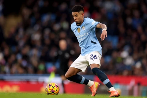 تقارير: مانشستر سيتي يقترب من تمديد عقد سافينيو